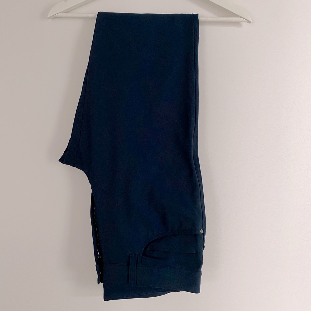 Lululemon ABC 5-Pocket Pant (28”
Waist)